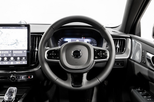 2026 Volvo XC60 UZ T8 Ultra Plug-in-hybrid AWD SUV Image 15