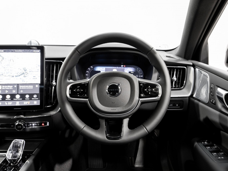 2026 Volvo XC60 UZ T8 Ultra Plug-in-hybrid AWD SUV Image 15
