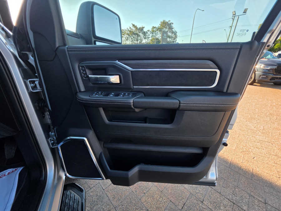 2026 Ram 2500 DJ Laramie Dual Cab Image 19