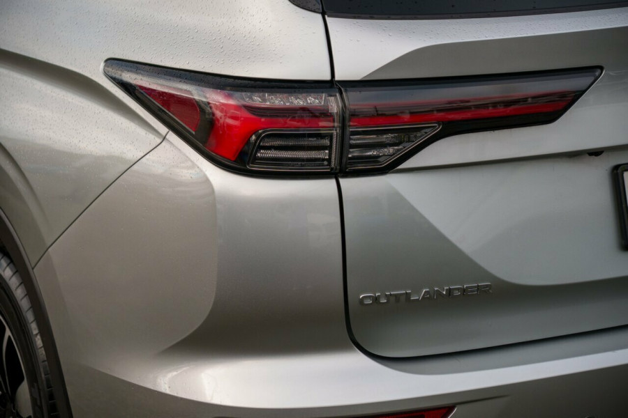 2025 Mitsubishi Outlander ZM LS SUV Image 7