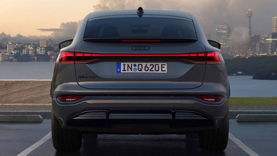 Distinctly sporty rear Image