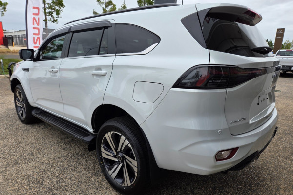 2025 Isuzu MU-X LS-T SUV Image 5
