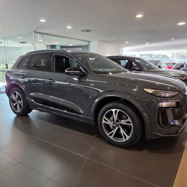 2026 Audi Q6 e-tron SUV image 3