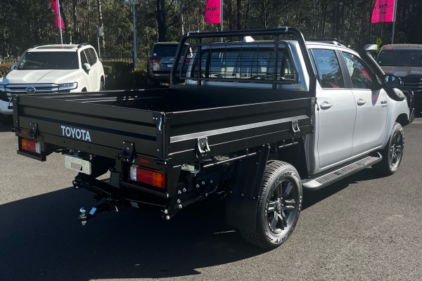 2025 MY24 Toyota HiLux GUN126R SR 48V Cab Chassis Image 4