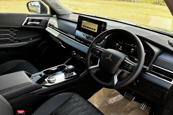 2025 Mitsubishi Outlander ZM Exceed SUV Image 13