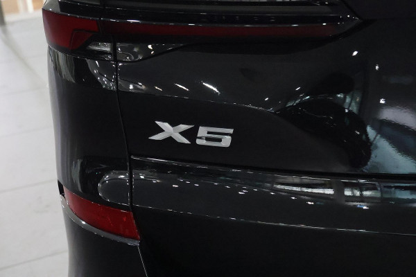 2025 BMW X5 G05 LCI xDrive50e M Sport SUV image 5