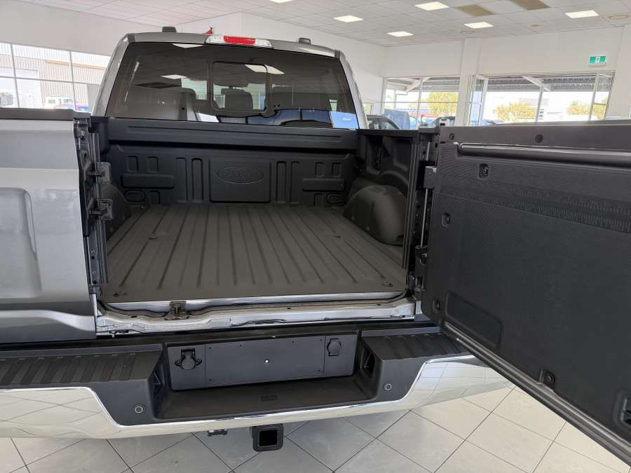 2024 Ford F-150  Lariat Dual Cab Image 10