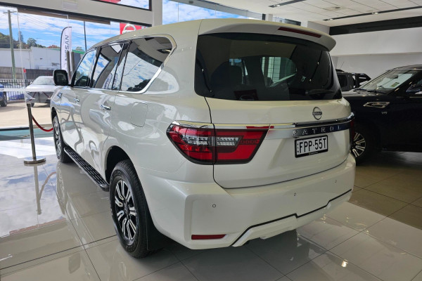 2025 Nissan Patrol Y62 Series 5 Ti SUV Image 5