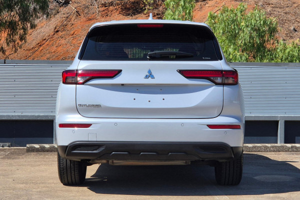 2021 MY22 Mitsubishi Outlander ZM ES SUV Image 6