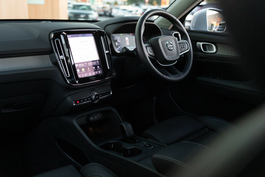 2025 MY26 Volvo XC40 XZ Plus B4 SUV Image 3