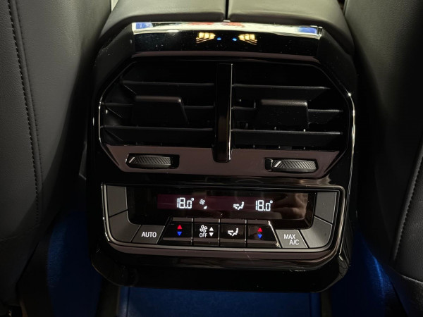 2026 MY25 BMW iX I20 xDrive45 M Sport SUV image 17