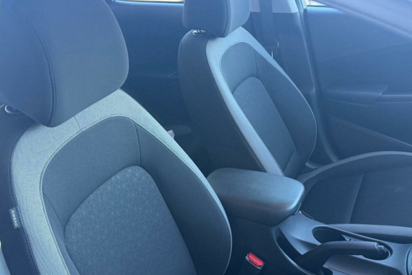2020 Hyundai KONA OS.3 Active SUV Image 28