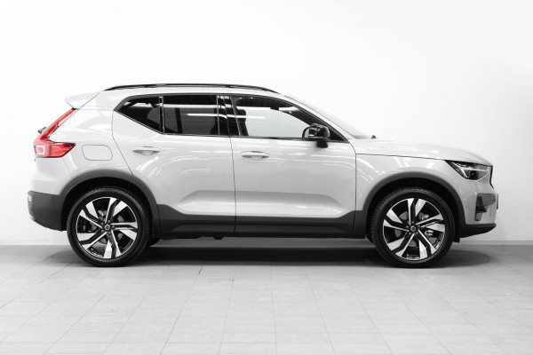 2026 Volvo XC40 XZ Ultra B4 Dark SUV Image 3