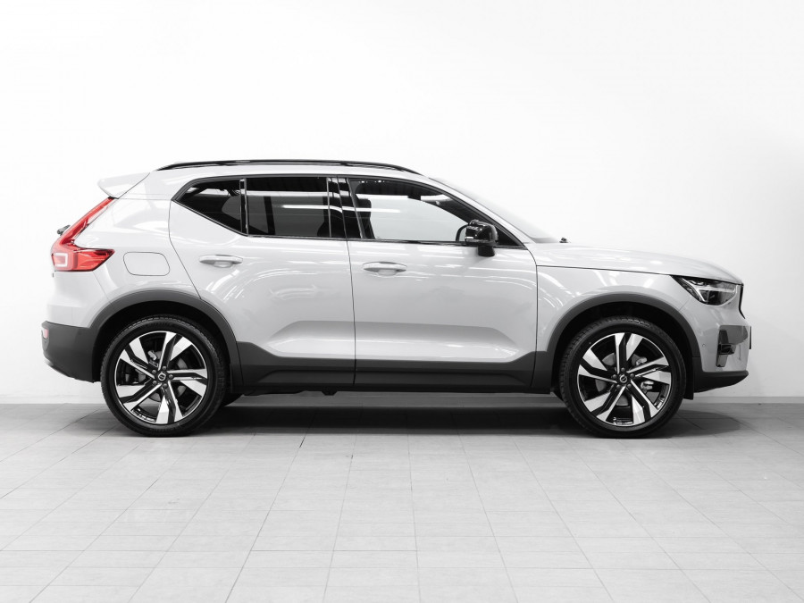 2026 Volvo XC40 XZ Ultra B4 Dark SUV Image 3