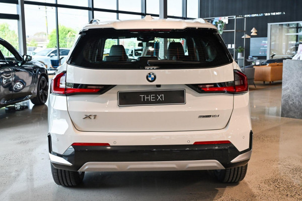 2026 BMW X1 U11 sDrive18i SUV image 3