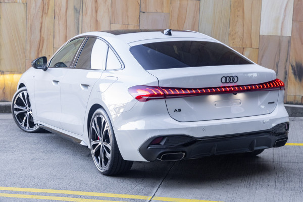 2025 Audi A5 B10 e-hybrid S-Line 270Kw Sedan image 2