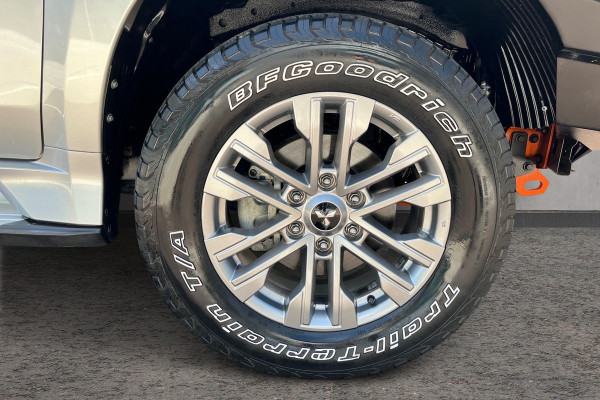 2020 Mitsubishi Pajero Sport QE GLX SUV Image 5