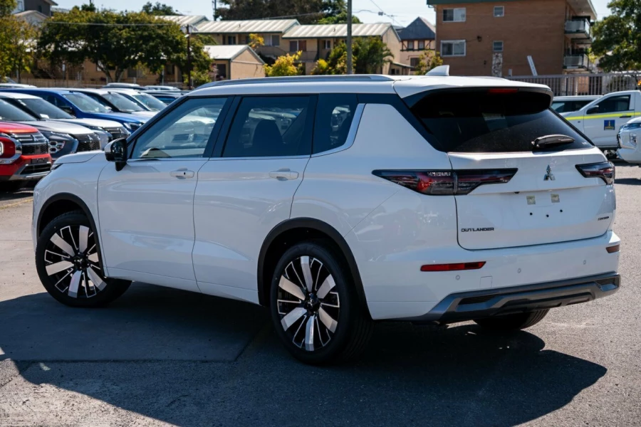 2025 Mitsubishi Outlander ZM Exceed SUV Image 2