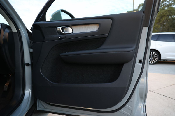 2026 Volvo XC40 XZ Plus B4 SUV Image 10