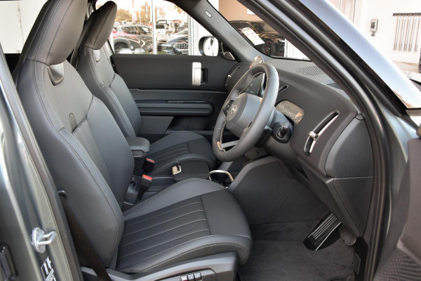 2026 MINI Countryman U25 E Favoured SUV image 6