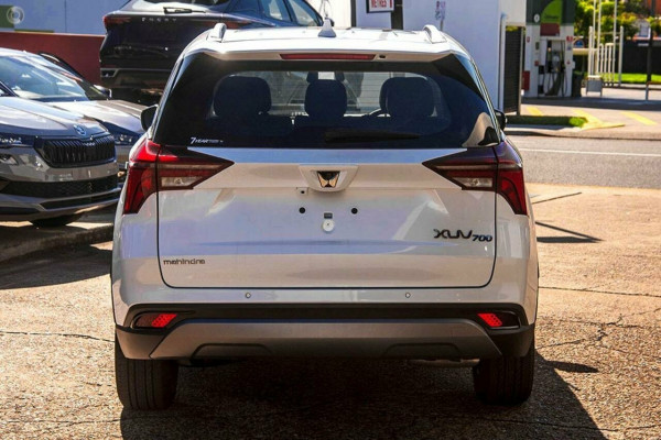 2025 Mahindra XUV700  AX7L SUV