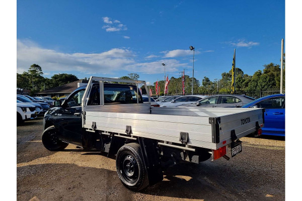 2021 Toyota HiLux TGN121R Workmate Cab Chassis Image 5