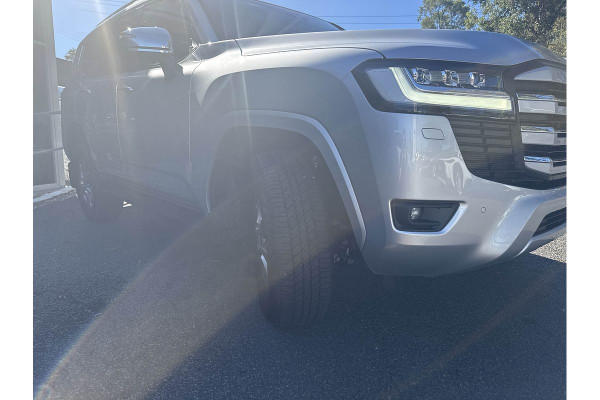 2024 Toyota LandCruiser FJA300R Sahara SUV Image 3