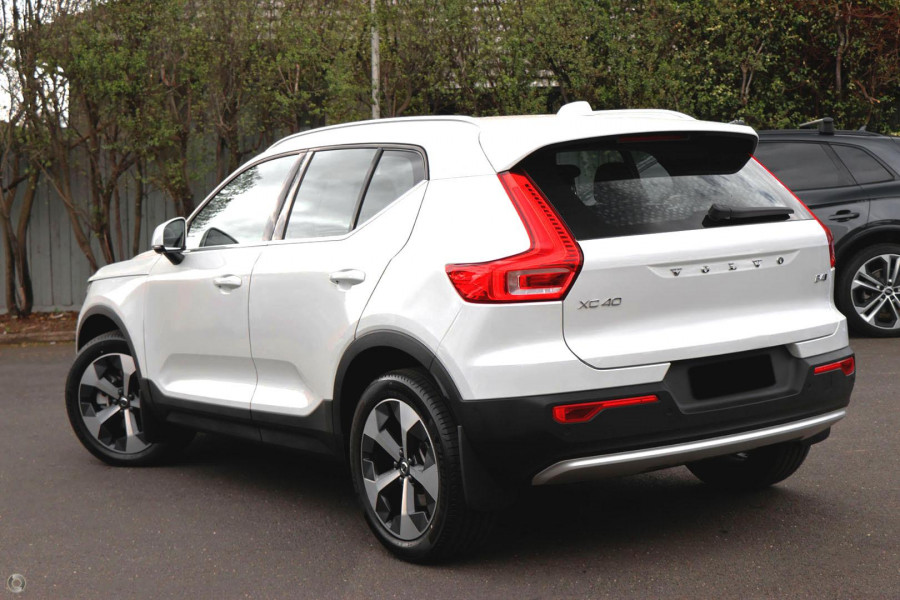 2026 Volvo XC40 XZ Ultra B4 Bright SUV Image 4