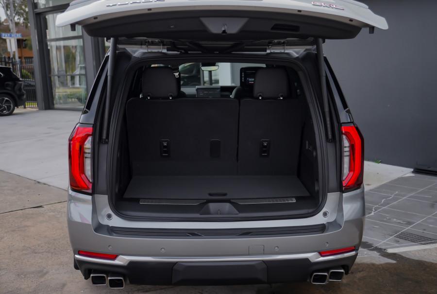 2025 GMC Yukon  Denali Wagon Image 12