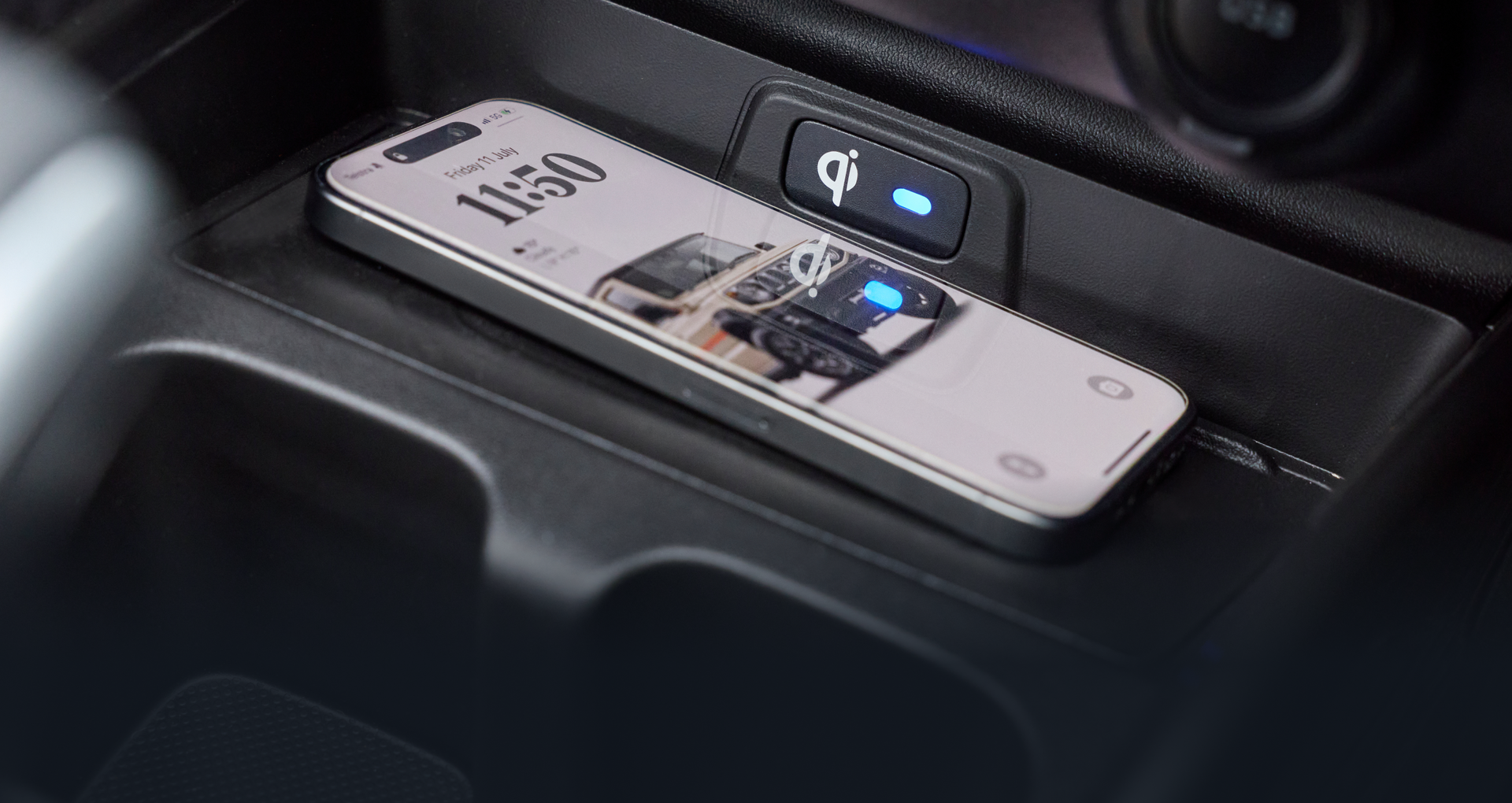 WIRELESS SMARTPHONE CHARGER Image