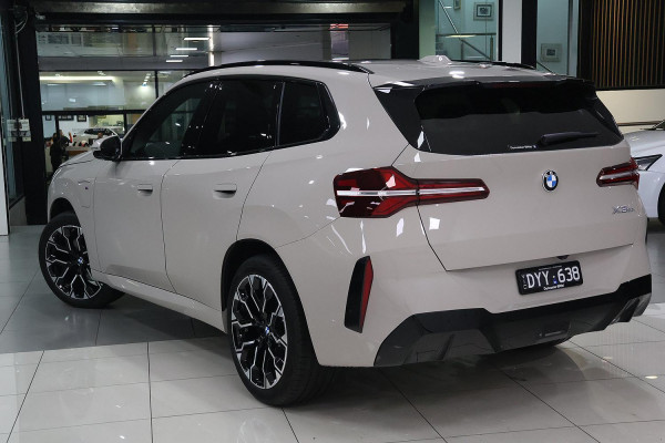 2025 BMW X3 G45 30e xDrive SUV image 3