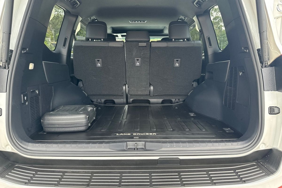 2023 Toyota LandCruiser FJA300R Sahara ZX SUV Image 19
