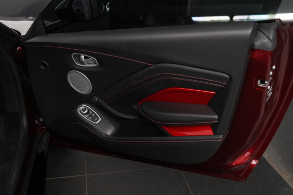 2022 Aston Martin Vantage  Coupe Image 43