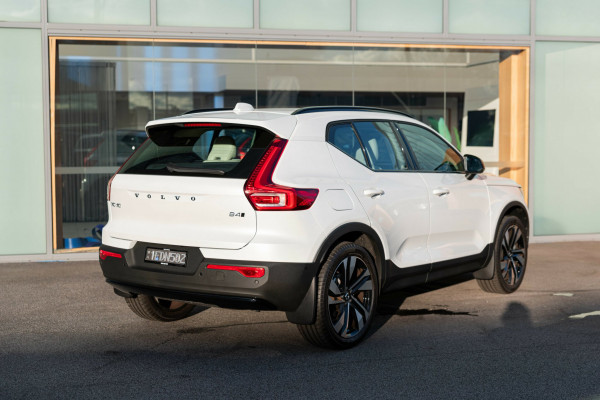 2026 Volvo XC40 XZ Ultra B4 Dark SUV Image 2