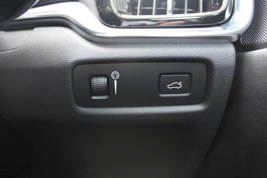 2019 MY20 Volvo V60 F-Series T5 Momentum Wagon Image 16