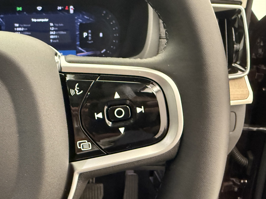 2025 MY26 Volvo XC90 L Series Plus B5 Bright SUV Image 18