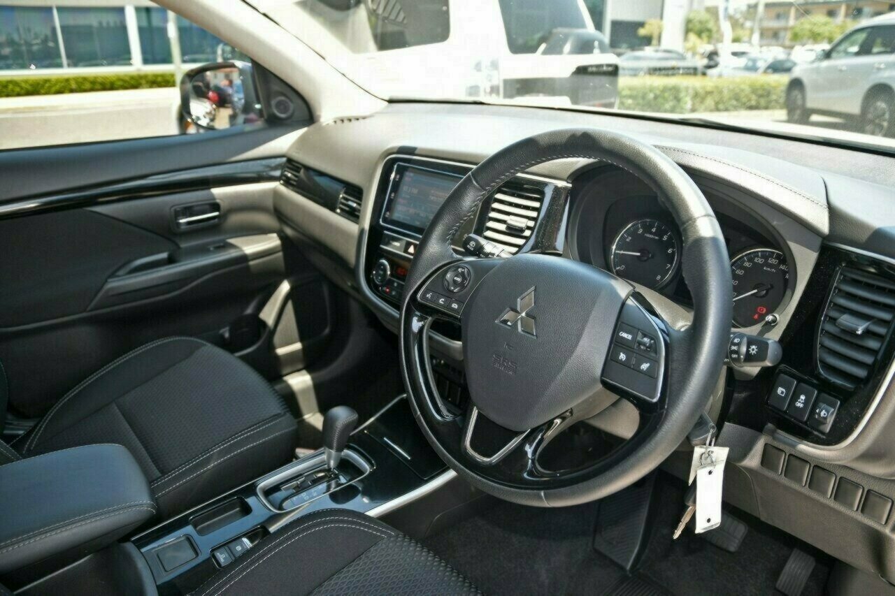 2018 MY19 Mitsubishi Outlander ZL MY19 ES 2WD SUV Image 7