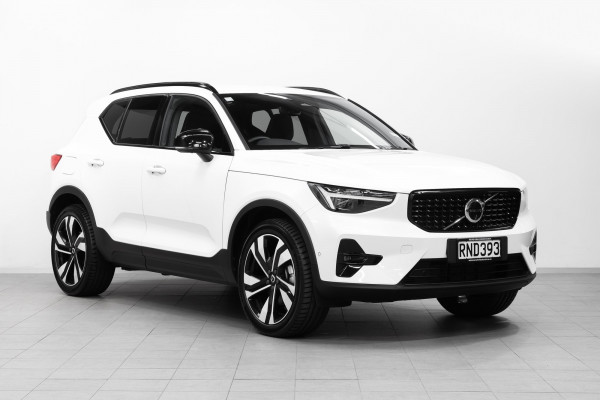2025 Volvo XC40 XZ Ultra B4 Dark SUV Image 1