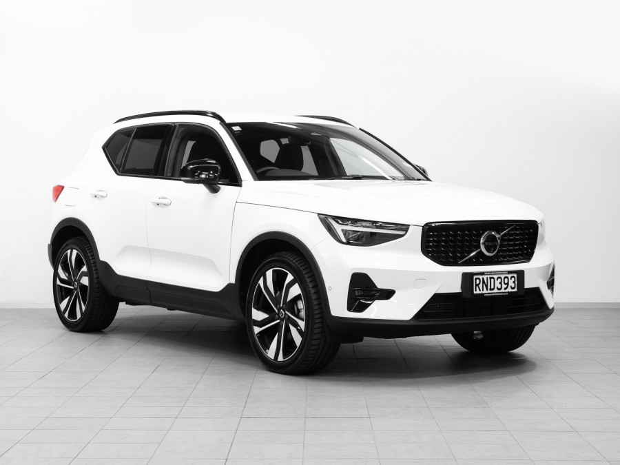 2025 Volvo XC40 XZ Ultra B4 Dark SUV Image 1