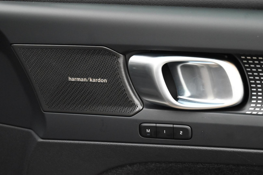 2026 Volvo EX40  Ultra Single Motor Extended Range SUV Image 17