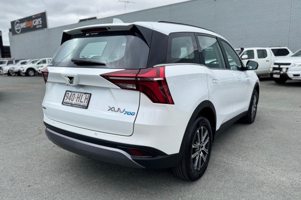2025 Mahindra XUV700  AX7L SUV Image 8