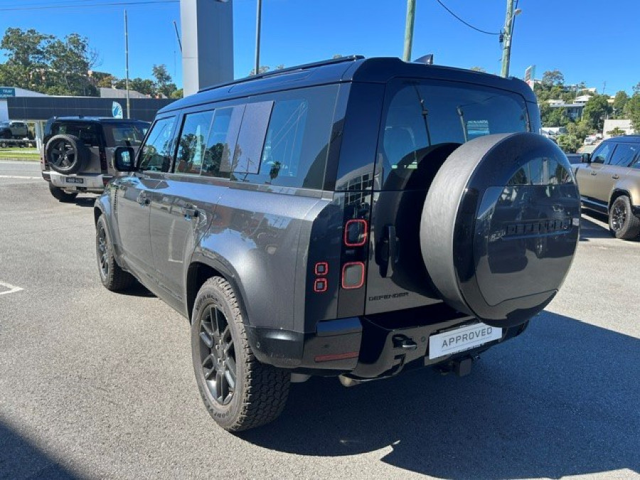 2025 MY26 Land Rover Defender L663 110 D350 X-Dynamic SE SUV Image 4