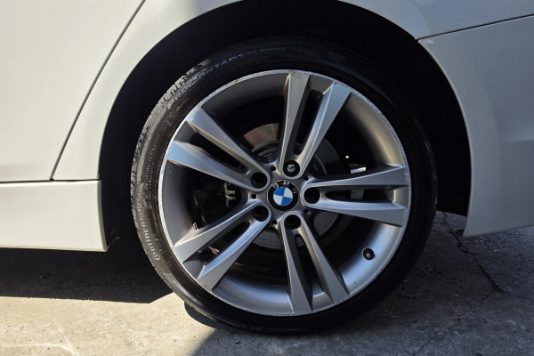 2016 BMW 3 Series F30 LCI 320i Sport Line Sedan Image 13