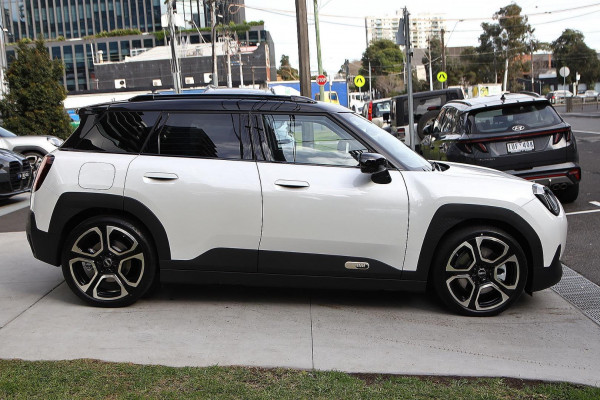 2026 MINI Aceman J05 SE Favoured Hatch image 5