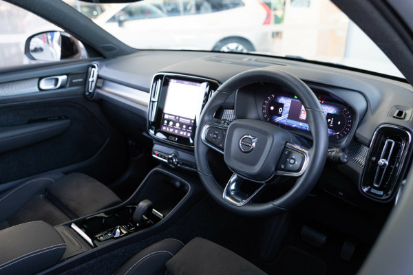2024 MY25 Volvo XC40 XZ Ultra B4 Dark SUV Image 15