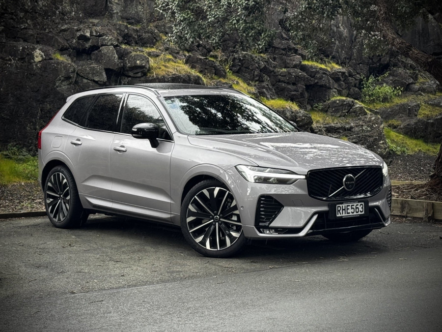 2025 Volvo XC60 UZ Ultra B5 Dark SUV Image 1