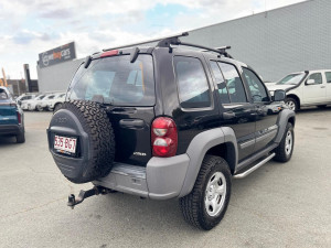 2005 Jeep Cherokee KJ Sport SUV