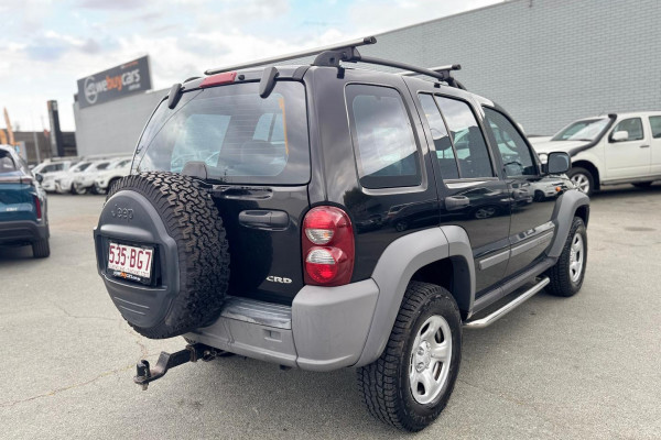 2005 Jeep Cherokee KJ Sport SUV Image 8