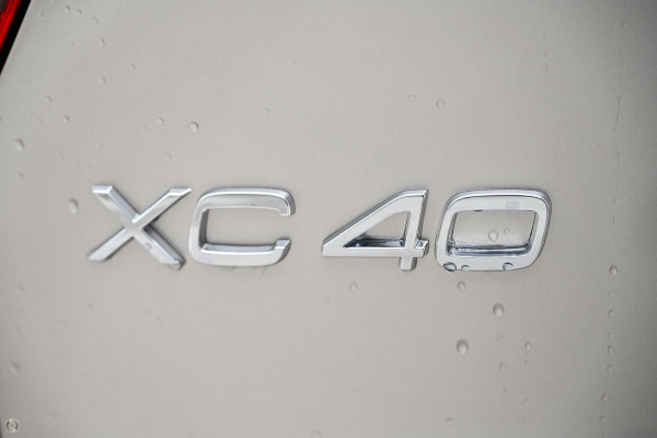 2023 Volvo XC40  Ultimate B4 Bright SUV Image 5
