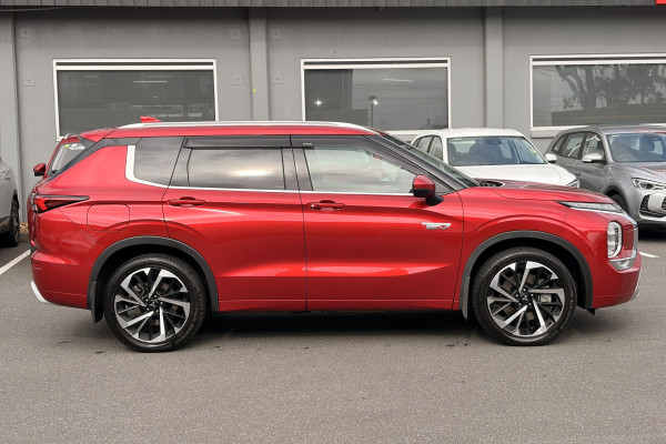 2024 Mitsubishi Outlander ZM PHEV Exceed SUV Image 11